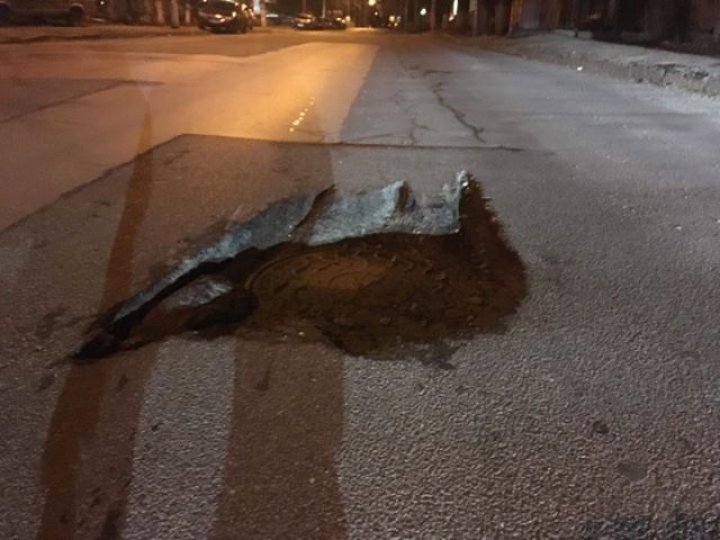 Chisinau roads are banging up citizens'cars (Photos)