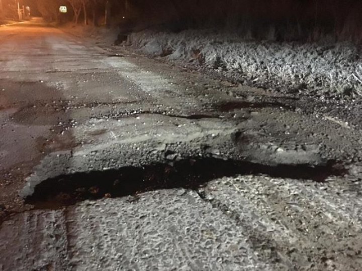 Chisinau roads are banging up citizens'cars (Photos)