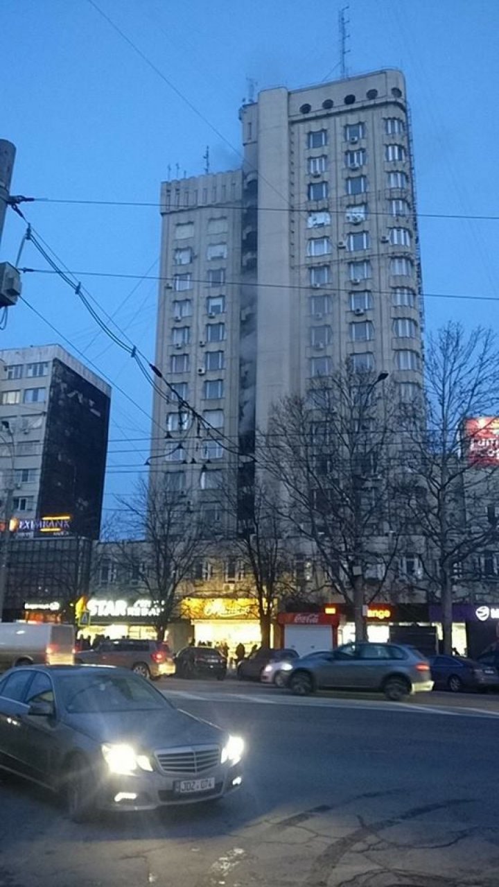 Fire in the Capital! Building on Moscovei Street started emitting thick smoke (Photo/Video)