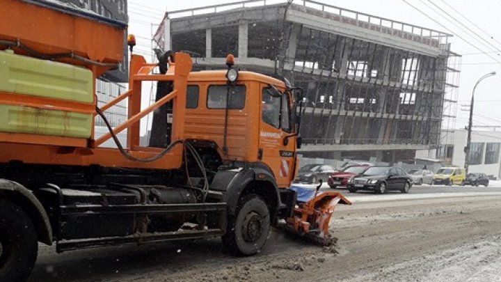 Situation in Capital. Over 400 employees dispatched for snow clearing works