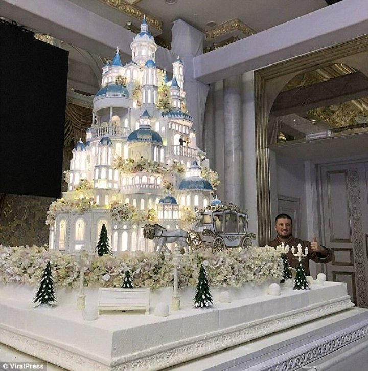 Eatable masterpiece in Kazakhstan. Confectioner created 4 meter wedding cake 