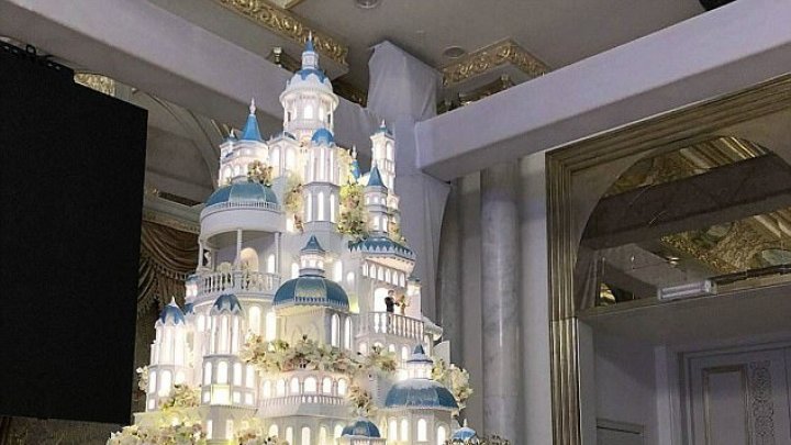 Eatable masterpiece in Kazakhstan. Confectioner created 4 meter wedding cake 