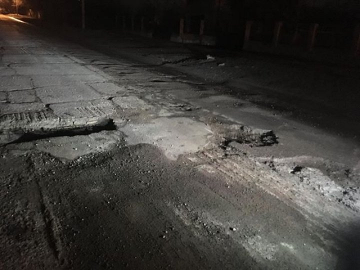 Chisinau roads are banging up citizens'cars (Photos)