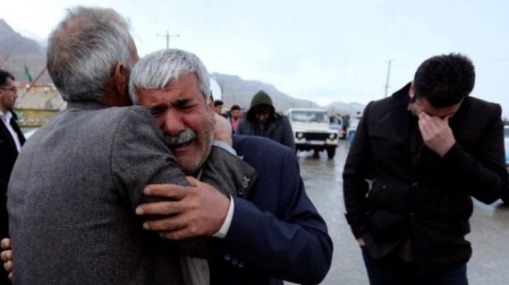 Iran air crash: Bad weather hampers rescuers