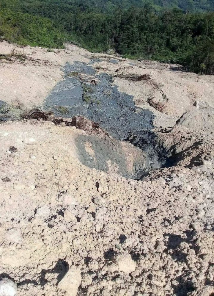 14 people died after powerful earthquake caused landslides in remote region of Papua New Guinea