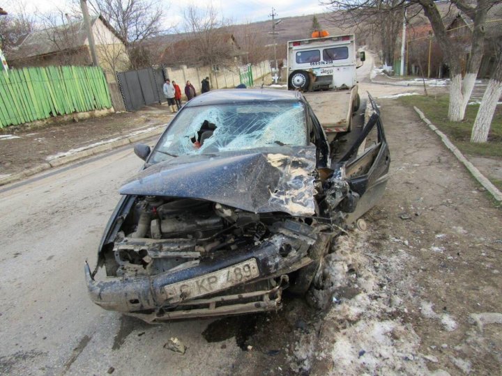 Car crash in Străşeni: 1 dead and 1 injured. WARNING GRAPHIC IMAGES