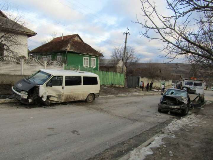 Car crash in Străşeni: 1 dead and 1 injured. WARNING GRAPHIC IMAGES