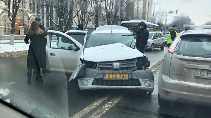 Taxi and trolleybus collided in Capital. Police and ambulance arrived on site (Photo)