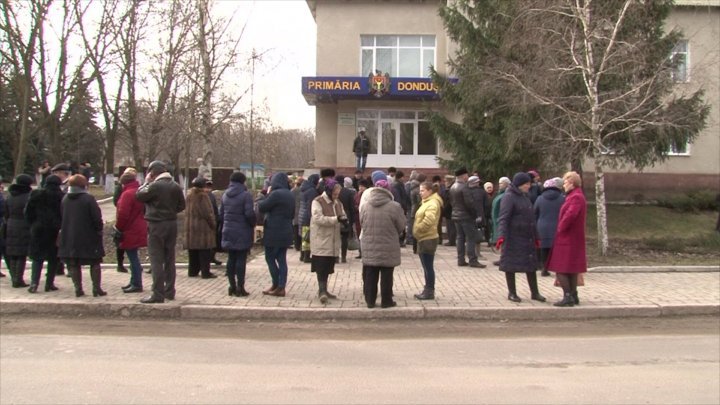 Angry protest against fee charged on waste collection in Donduşeni 