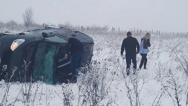 Grave accident on Chişinău-Bălți. PGI deputy head and head of Public Security Directorate intervened to help victims 