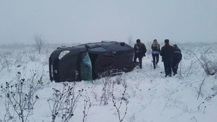 Grave accident on Chişinău-Bălți. PGI deputy head and head of Public Security Directorate intervened to help victims 