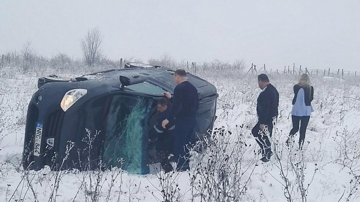 Grave accident on Chişinău-Bălți. PGI deputy head and head of Public Security Directorate intervened to help victims 