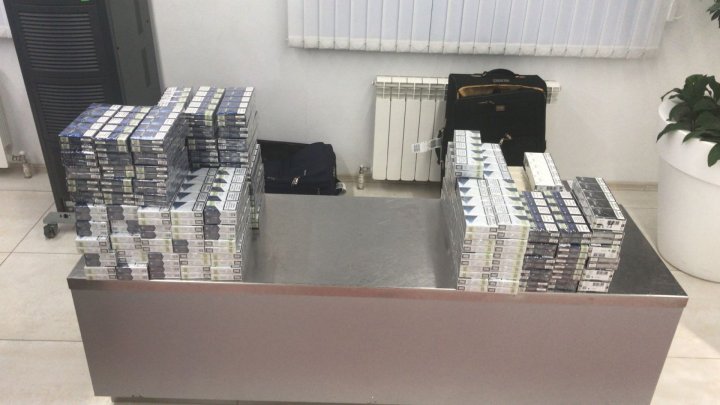 Three citizens investigated for attempting to smuggle a gun and 25 000 cigarettes