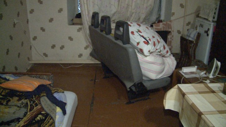 Three apartment owners form Buiucani woke up to being flooded by a burst pipe