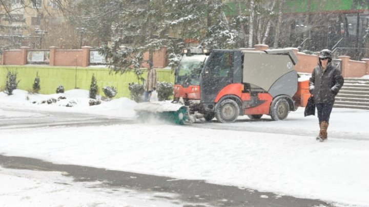 Situation in Capital. Employees worked day and night to clean snow off roads and pavements