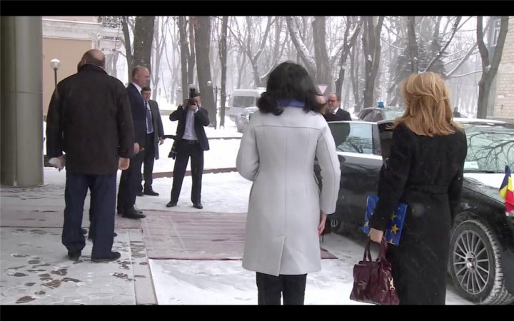 Prime Minister of Romania, Viorica Dăncilă arrived in Chisinau. Official was met by Prime Minister Pavel Filip