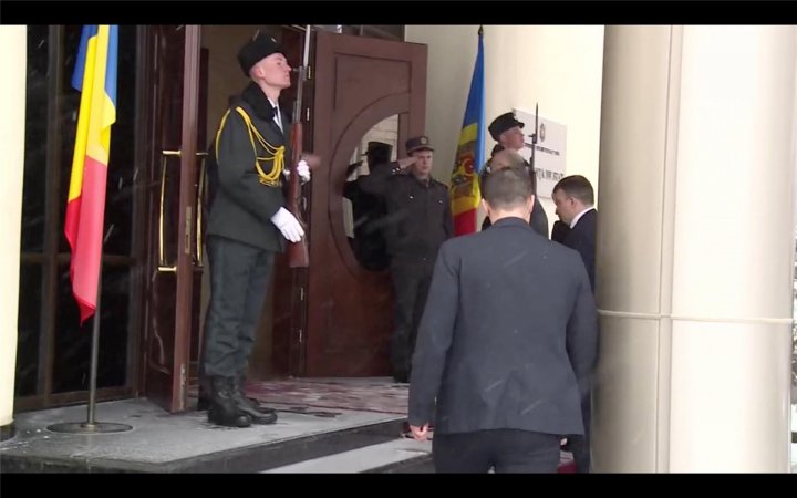 Prime Minister of Romania, Viorica Dăncilă arrived in Chisinau. Official was met by Prime Minister Pavel Filip