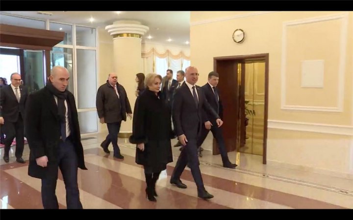 Prime Minister of Romania, Viorica Dăncilă arrived in Chisinau. Official was met by Prime Minister Pavel Filip