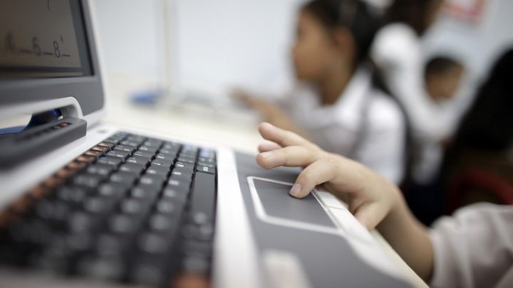 Moldova: Every four of ten children aged under 10 years old have social network accounts, survey says 