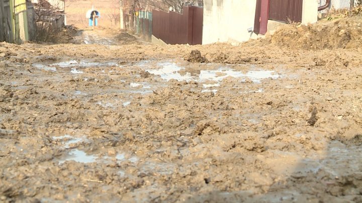 Tons of water leaking due to malfunction of potable water pipe in Bubuieci