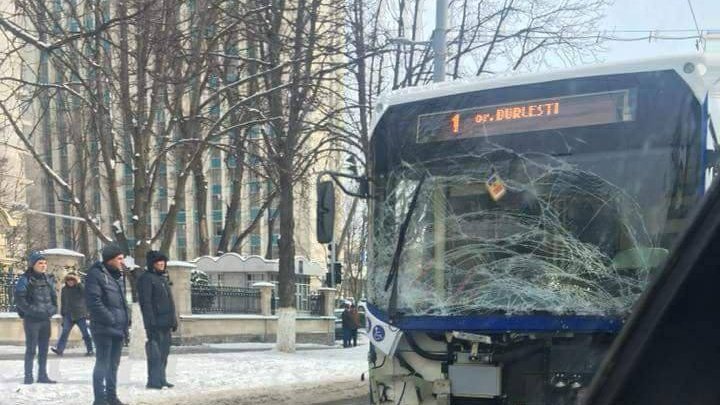 Taxi and trolleybus collided in Capital. Police and ambulance arrived on site (Photo)