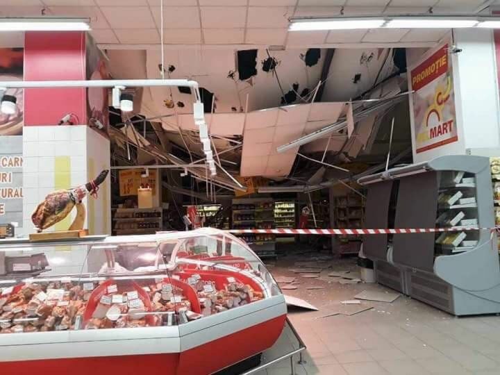 Ceiling collapsed in a market from Capital sending people into panic (Photo)