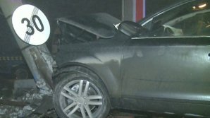 Luxury accident in Capital. Girl broke car that does not belong to her