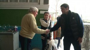Constantin Tutu offered presents to old people from Bacioi 