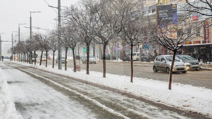 White night for road workers. Over 600 tones of nonskid material spread on Capital streets