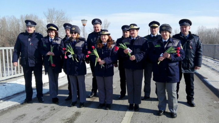 Cold weather did not stop Border Guards from Romania and Moldova from meeting and congratulating each other with the first day of spring