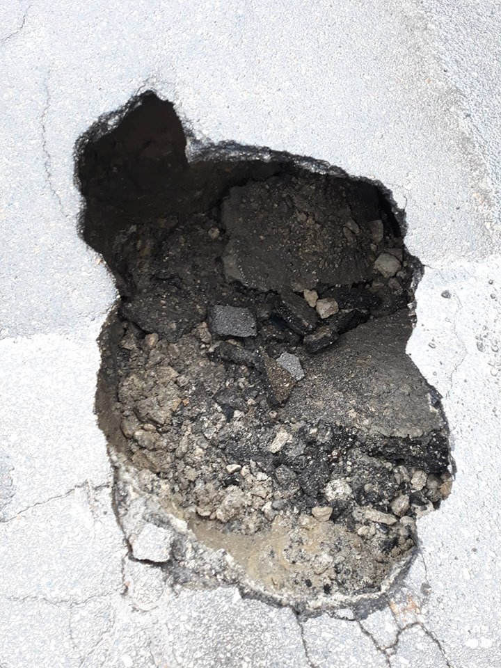 Attention drivers! Asphalt broken on Armenească street