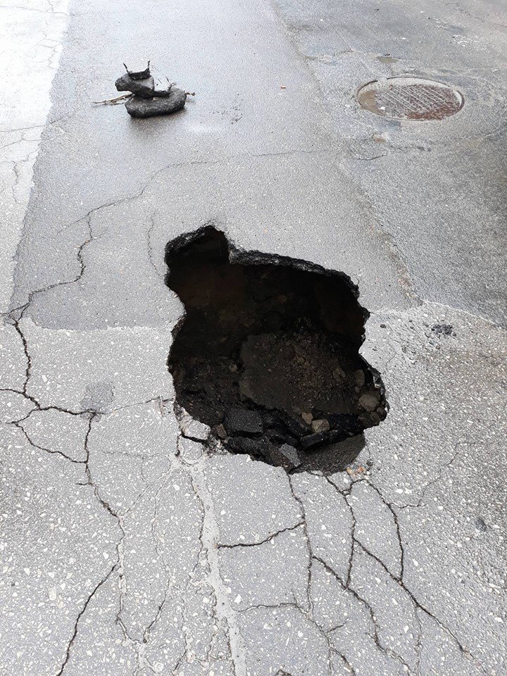 Attention drivers! Asphalt broken on Armenească street