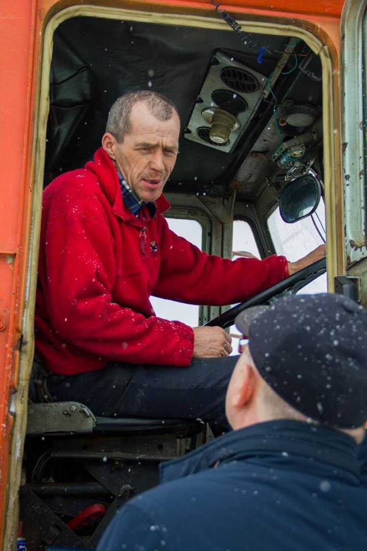 Pavel Filip monitors situation from country. Official went to verify how does snow removal process take place