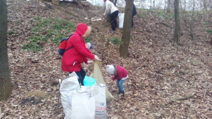 Hundreds residents of Chisinau participate general clean-up. List of places in action 