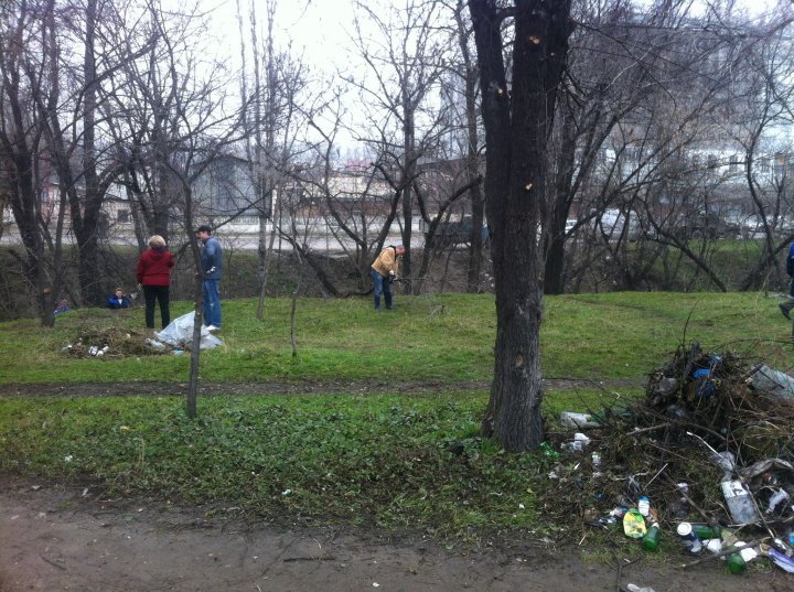 Hundreds residents of Chisinau participate general clean-up. List of places in action 