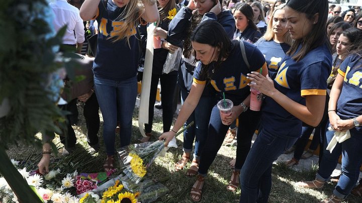 Video posted online showing moments before Miami bridge collapsed