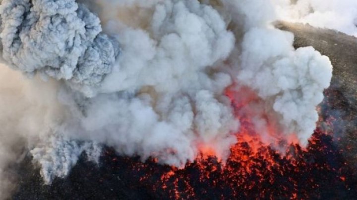 Japan warned over James Bond volcano ERUPTS 