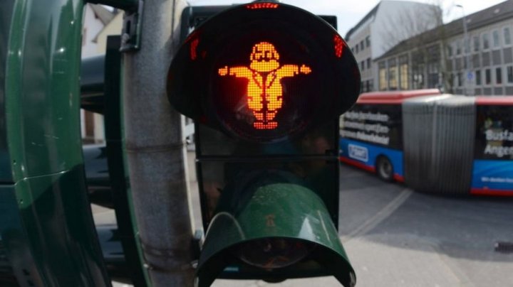 Karl Marx traffic light installed in Germany to celebrate 200th anniversary of his birth