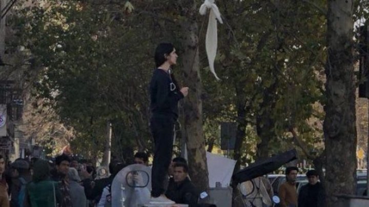 Iranian woman jailed for removing headscarf in public