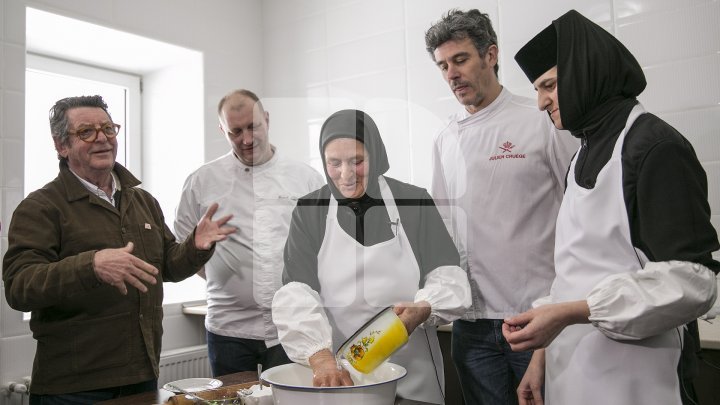 Three French Chefs took cooking classes from the nuns living in Frumoasa Monastery (Photo/Video)