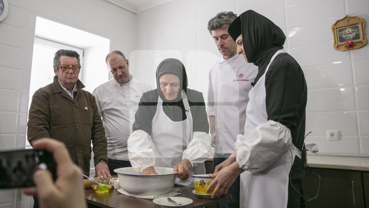 Three French Chefs took cooking classes from the nuns living in Frumoasa Monastery (Photo/Video)