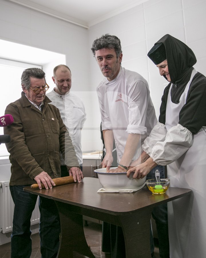 Three French Chefs took cooking classes from the nuns living in Frumoasa Monastery (Photo/Video)