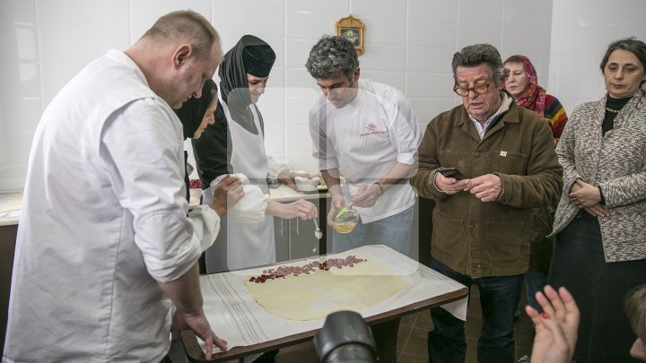 Three French Chefs took cooking classes from the nuns living in Frumoasa Monastery (Photo/Video)