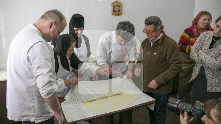 Three French Chefs took cooking classes from the nuns living in Frumoasa Monastery (Photo/Video)