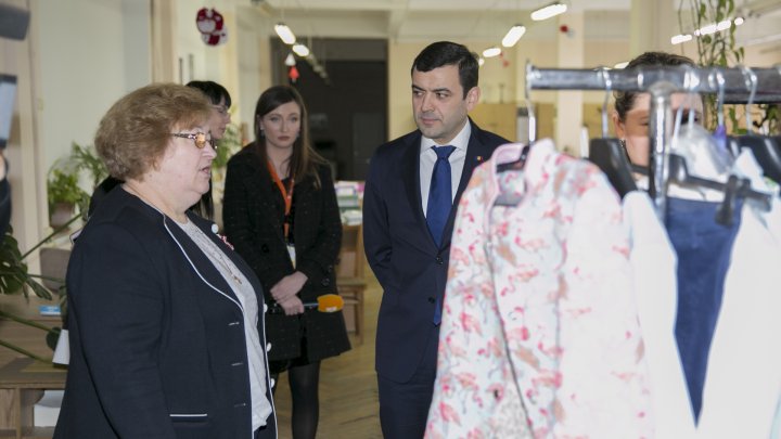 Chiril Gaburici visits Moldova's oldest clothing factory and hands female employees flowers 