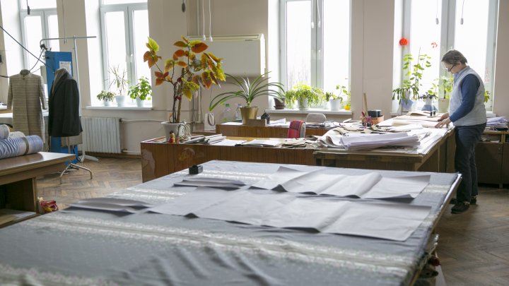 Chiril Gaburici visits Moldova's oldest clothing factory and hands female employees flowers