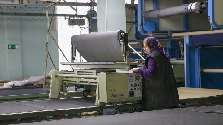 Chiril Gaburici visits Moldova's oldest clothing factory and hands female employees flowers 