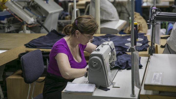 Chiril Gaburici visits Moldova's oldest clothing factory and hands female employees flowers 