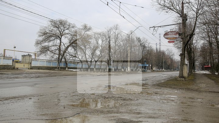 Streets from Bălţi filled with potholes and destroyed pavements (Photoreport)