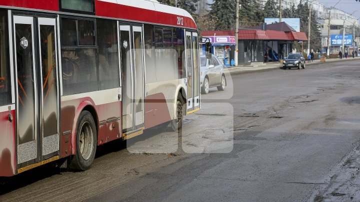 Streets from Bălţi filled with potholes and destroyed pavements (Photoreport)